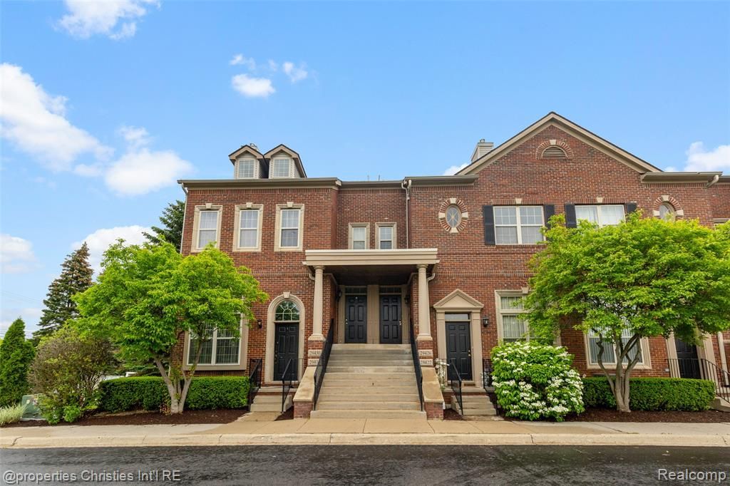 29426 Glenoaks, Farmington Hills, MI 48334 Main Photo