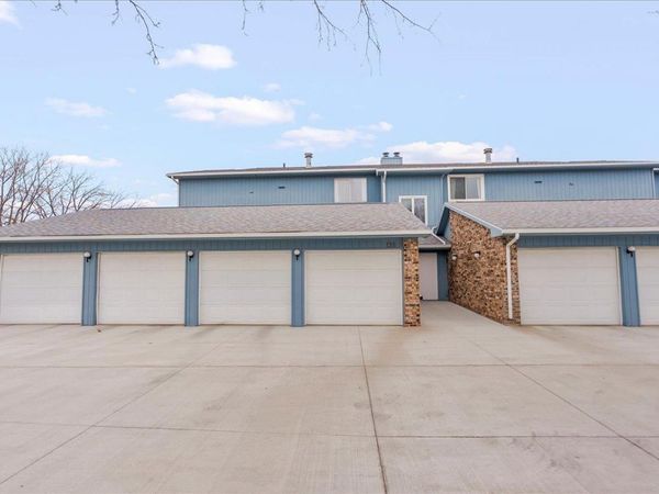 135 E San Marnan Drive, Unit 6, Waterloo, IA 50702