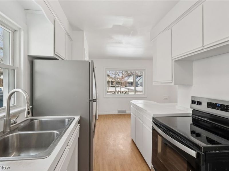 530 Glen Park Drive, Bay Village, OH 44140 Photo 2