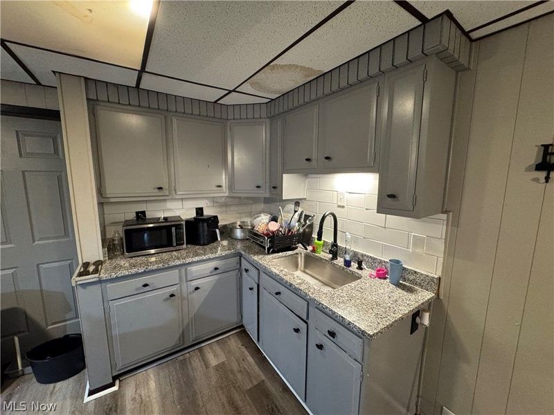 7696 Laumer Avenue, Cleveland, OH 44105 Photo 13