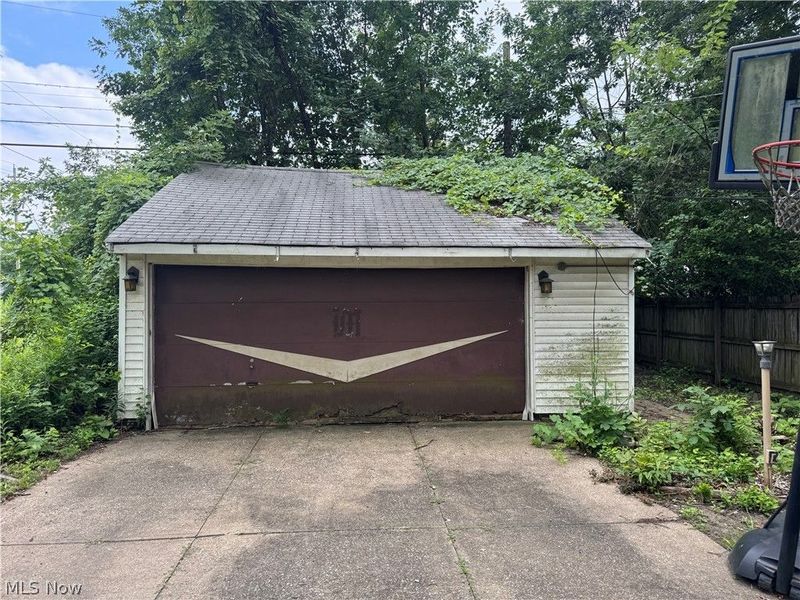 7696 Laumer Avenue, Cleveland, OH 44105 Photo 32