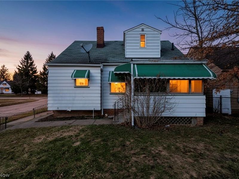 21202 Gardenview Drive, Maple Heights, OH 44137 Photo 2
