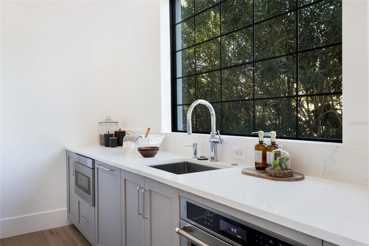 329 Bird Key Drive, Sarasota, FL 34236 Photo