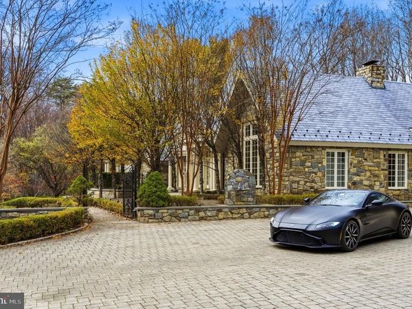 9324 GEORGETOWN PIKE, GREAT FALLS, VA 22066