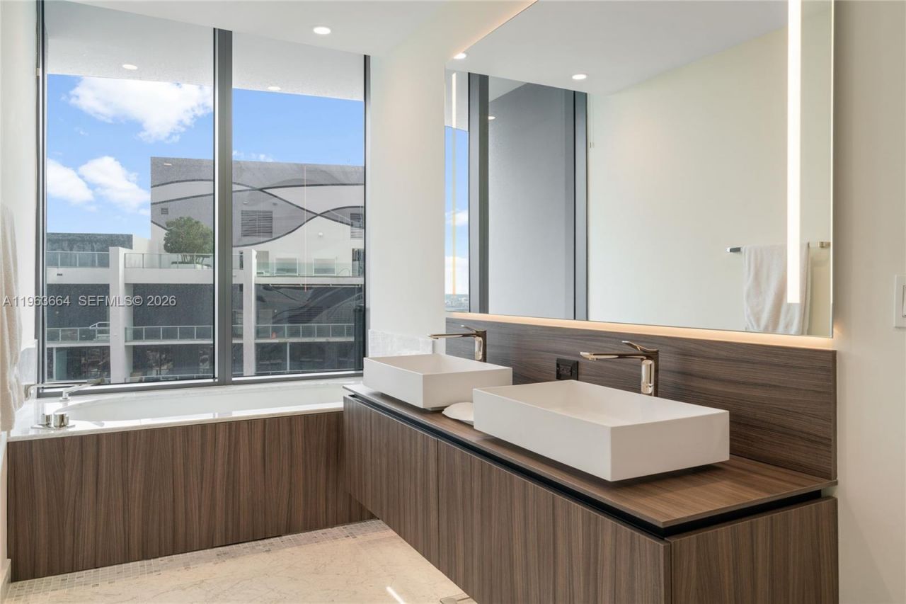 1000 Brickell Plz, Unit PH5005, Miami, FL 33131 Photo