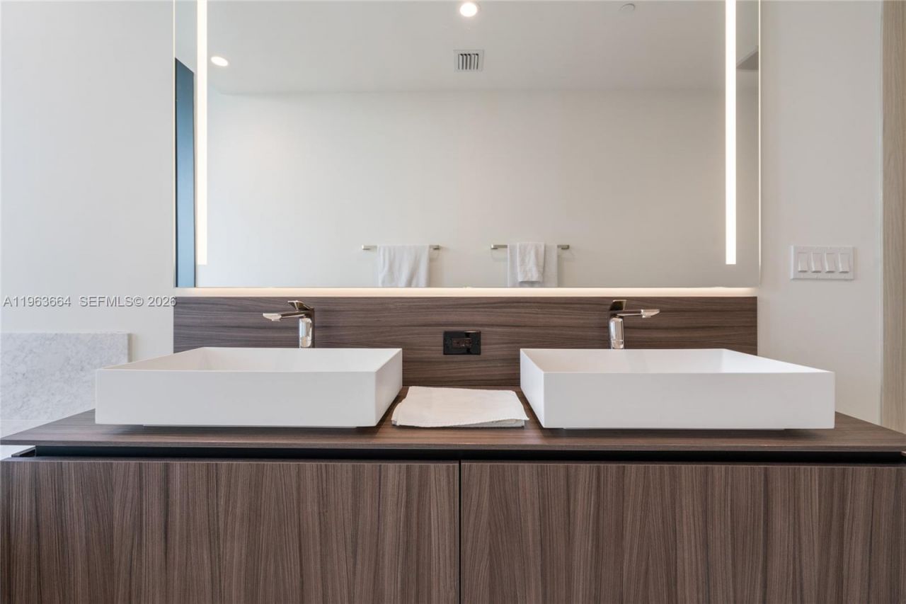 1000 Brickell Plz, Unit PH5005, Miami, FL 33131 Photo