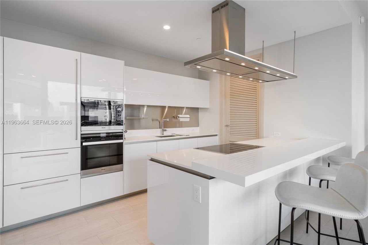 1000 Brickell Plz, Unit PH5005, Miami, FL 33131 Photo