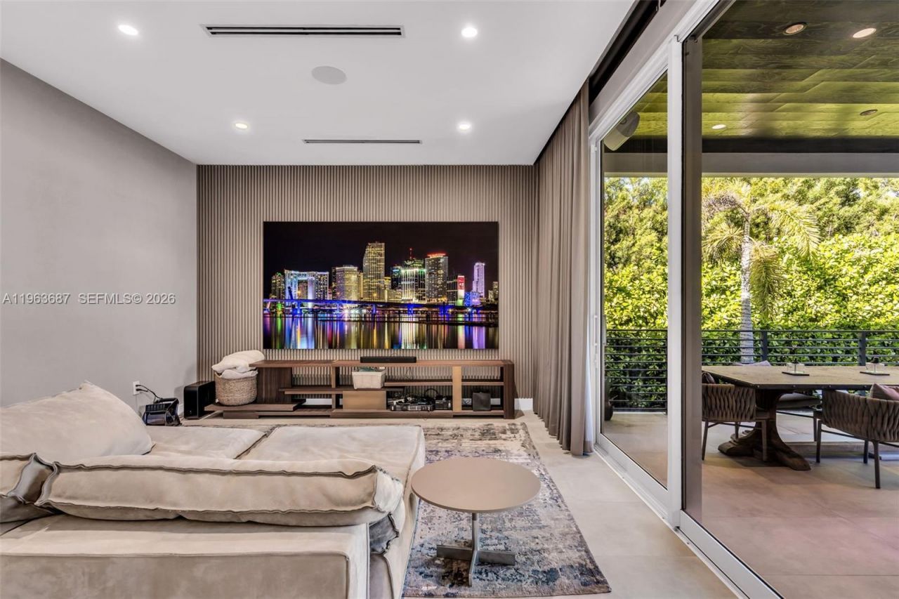 285 W Mashta Dr, Key Biscayne, FL 33149 Photo