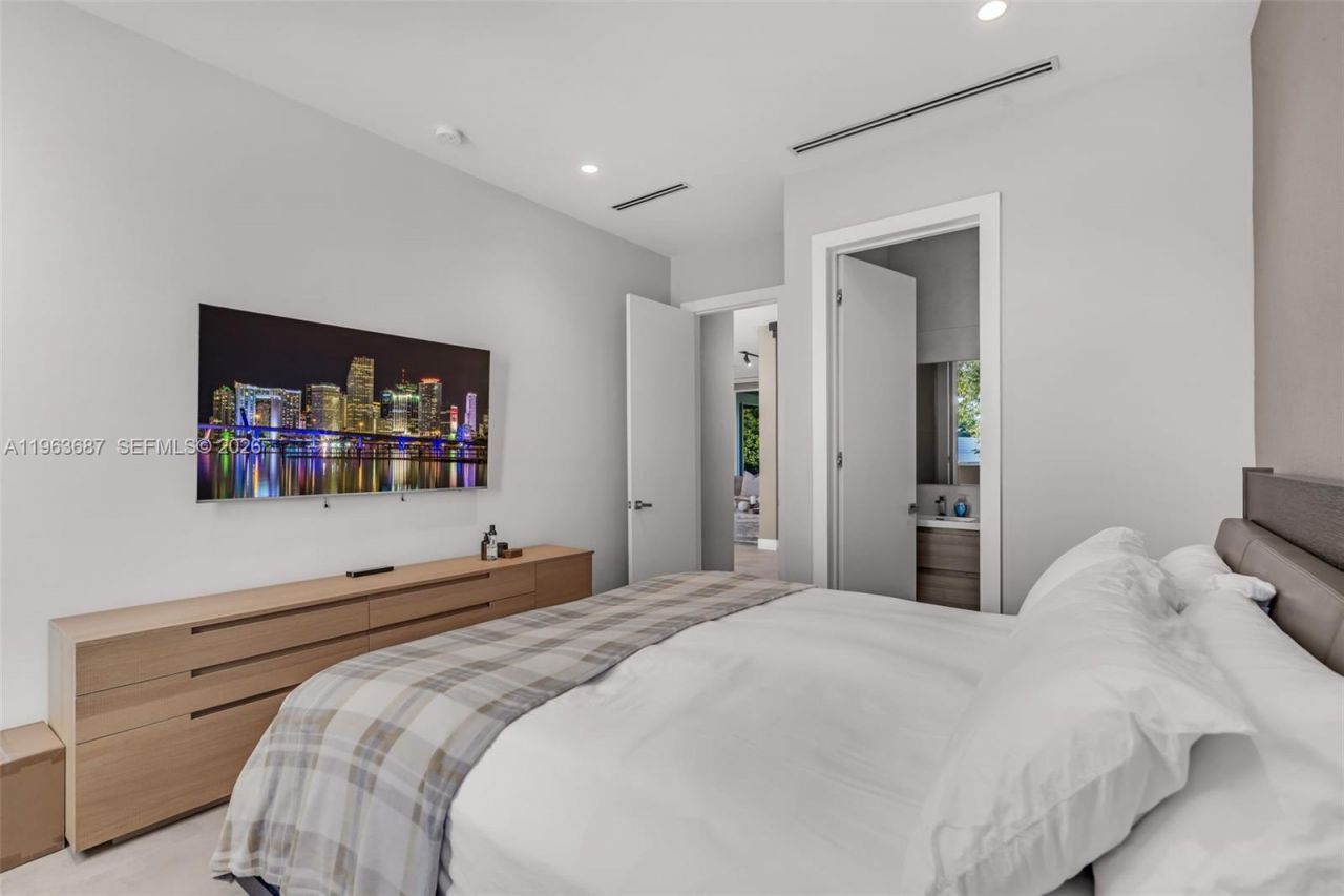 285 W Mashta Dr, Key Biscayne, FL 33149 Photo