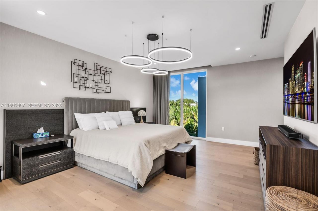 285 W Mashta Dr, Key Biscayne, FL 33149 Photo