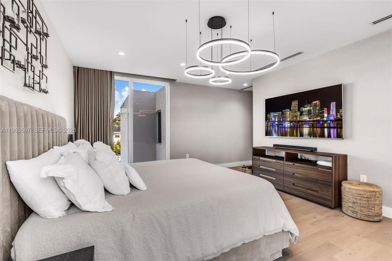 285 W Mashta Dr, Key Biscayne, FL 33149 Photo