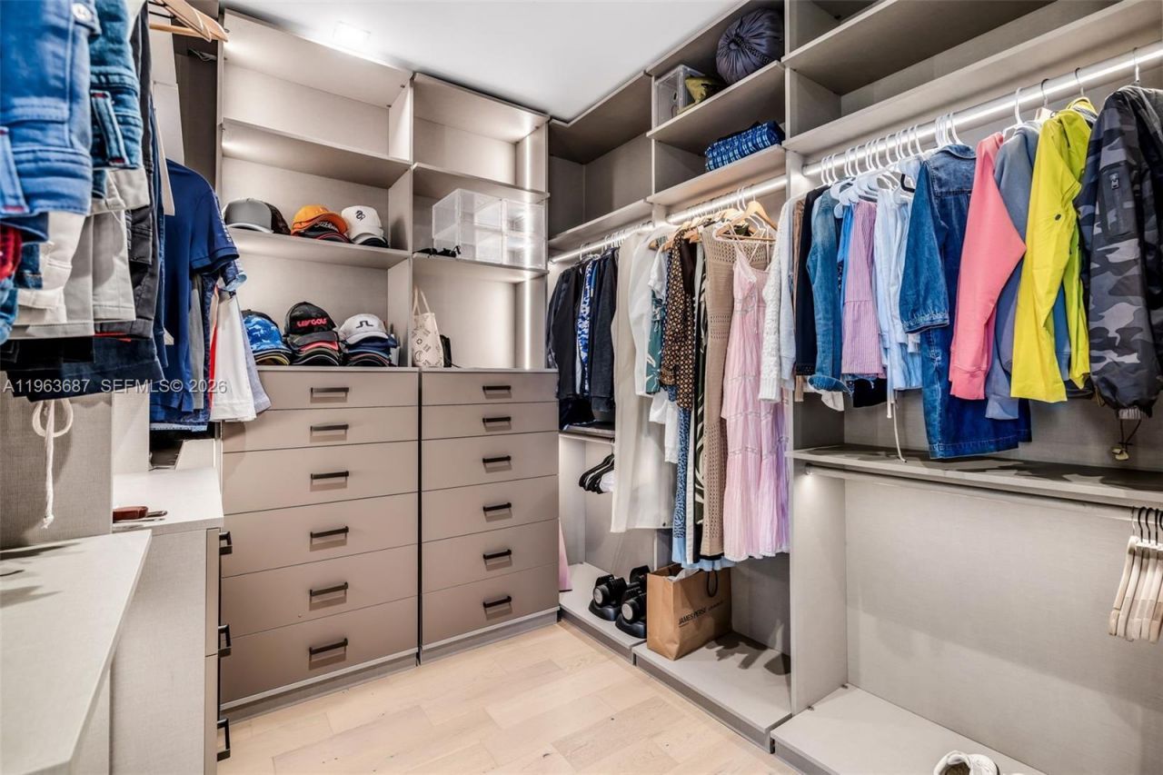 285 W Mashta Dr, Key Biscayne, FL 33149 Photo