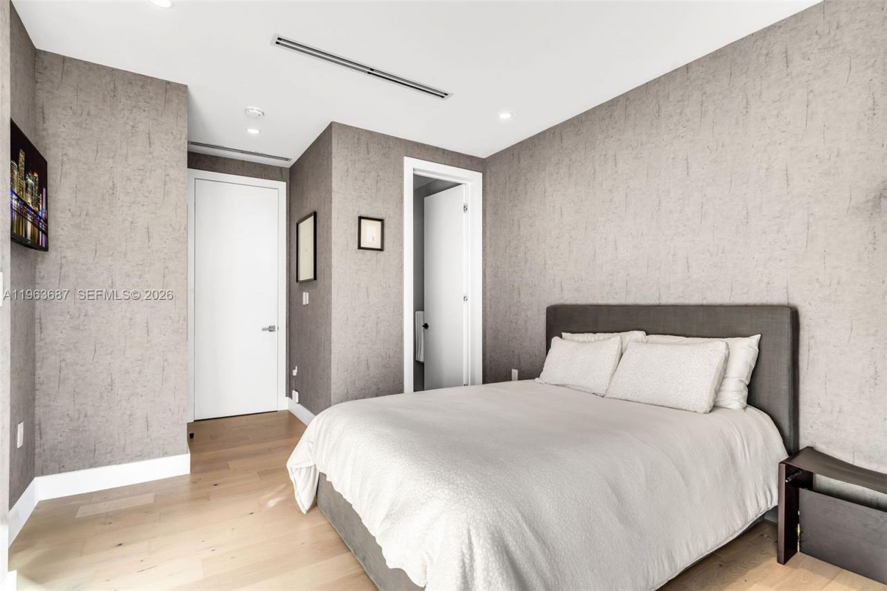 285 W Mashta Dr, Key Biscayne, FL 33149 Photo