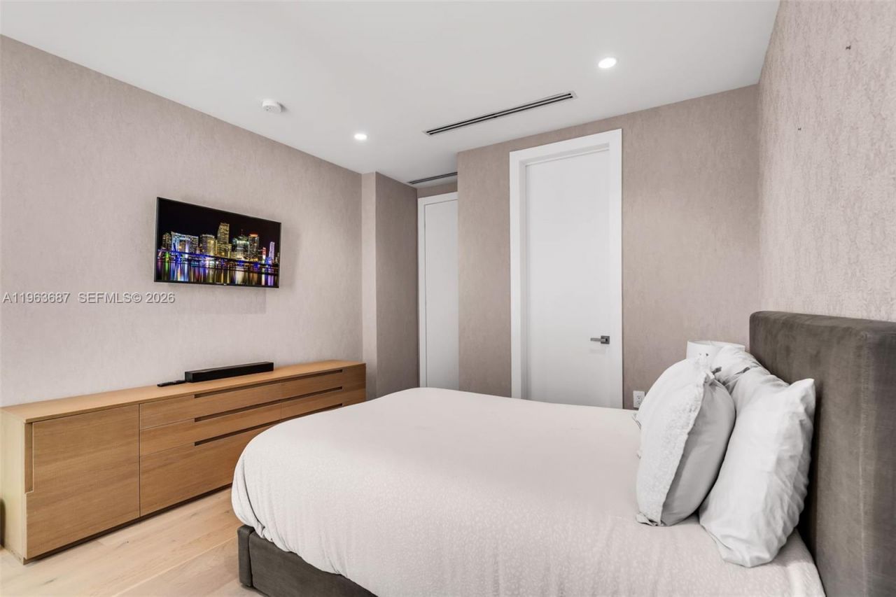 285 W Mashta Dr, Key Biscayne, FL 33149 Photo