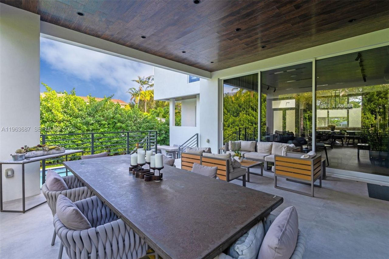 285 W Mashta Dr, Key Biscayne, FL 33149 Photo