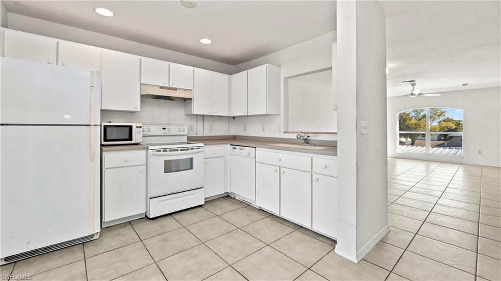 4520 Skyline Blvd, Unit 201, Cape Coral, FL 33914 Photo