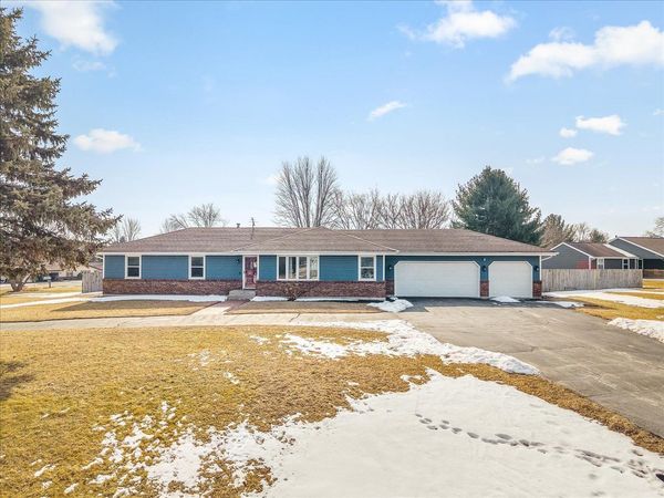 4361 Pfister Lane, Roscoe, IL 61073