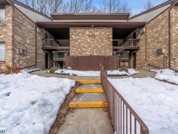 160 Cross Slope Ct, Manalapan, NJ 07726