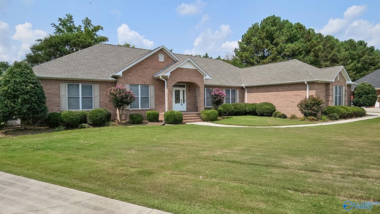 1684 Autumn Chase, Athens, AL 35613 Main Photo