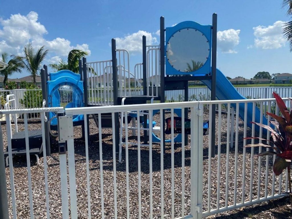 323 Raspberry Rd, Unit 323, Fort Pierce, FL 34981 Photo