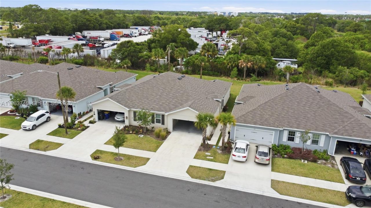 323 Raspberry Rd, Unit 323, Fort Pierce, FL 34981 Photo