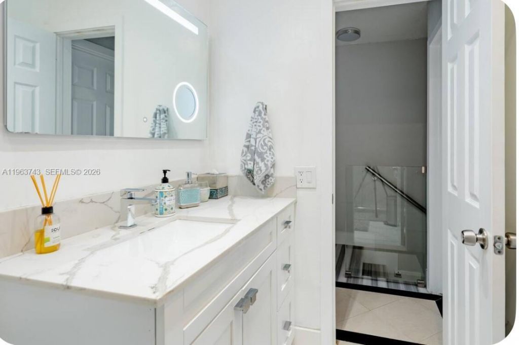 1305 W 53rd St, Unit 102, Hialeah, FL 33012 Photo