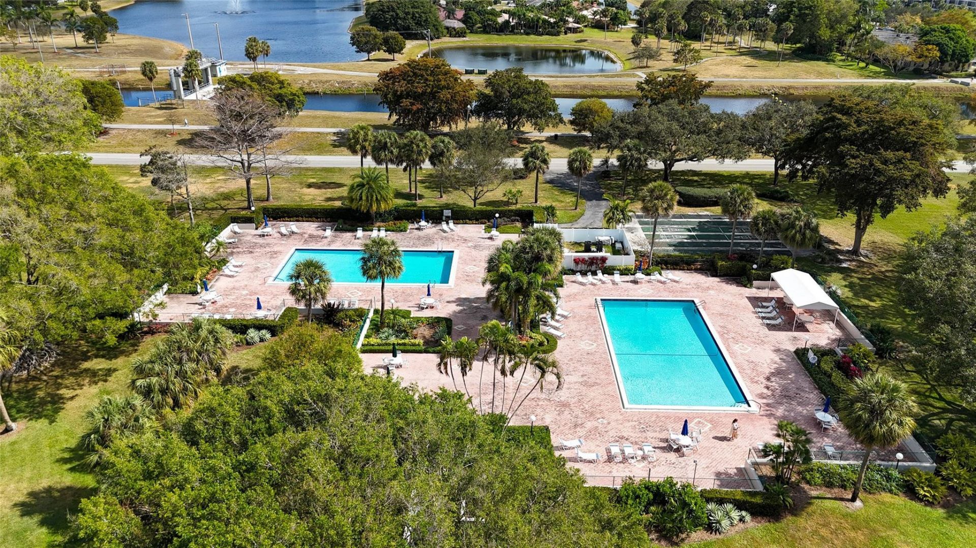 605 Oaks Drive, Unit 703, Pompano Beach, FL 33069 Photo