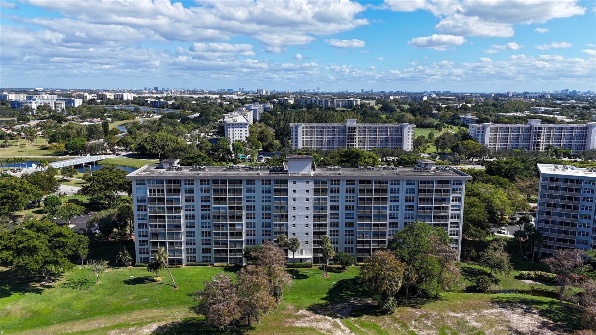 605 Oaks Drive, Unit 703, Pompano Beach, FL 33069 Photo