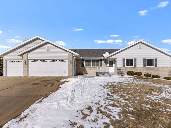 105 ROLLIN, LENA, IL 61048