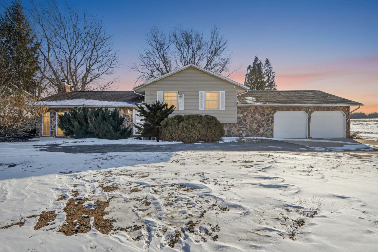 325 Bradmar Drive, Pearl City, IL 61062 Main Photo