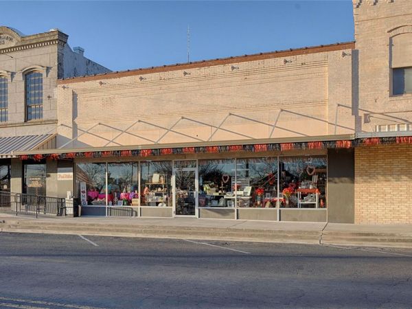 520 N Main ST, Schulenburg, TX 78956