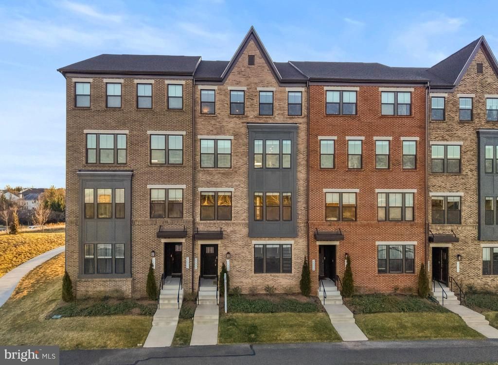 22530 Wilson View Terrace, Ashburn, VA 20148 Main Photo