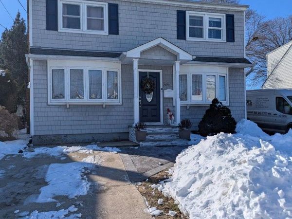 209 S 11th Street, Lindenhurst, NY 11757