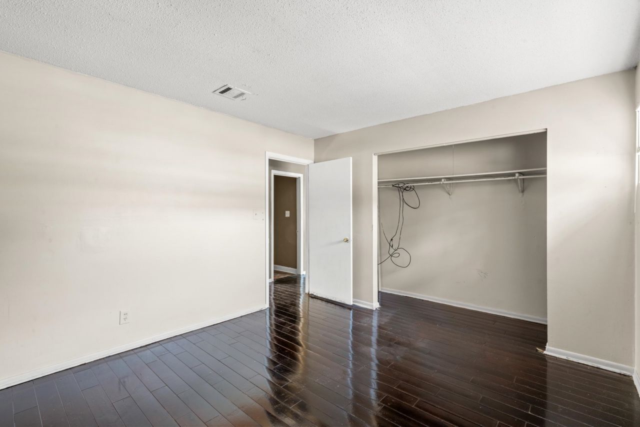 2000 Greens Blvd. Photo 10