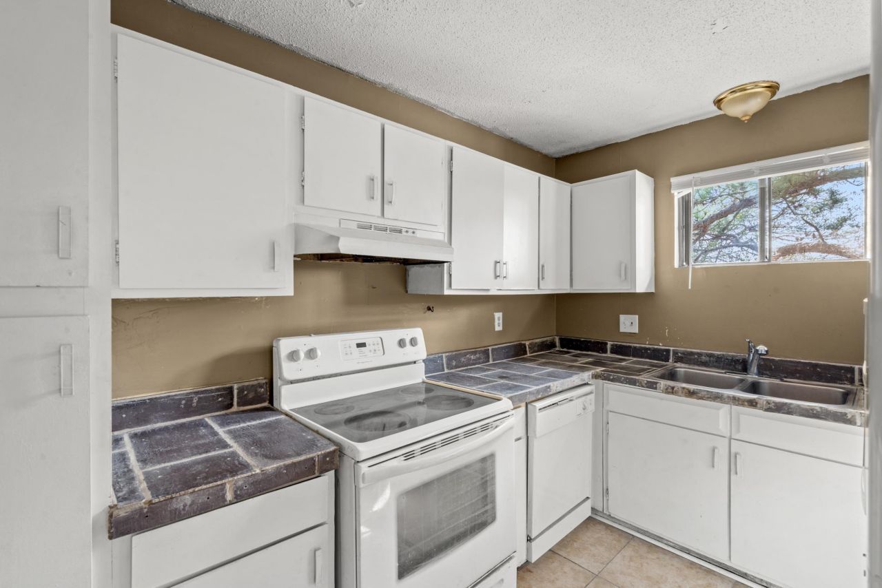 2000 Greens Blvd. Photo 6