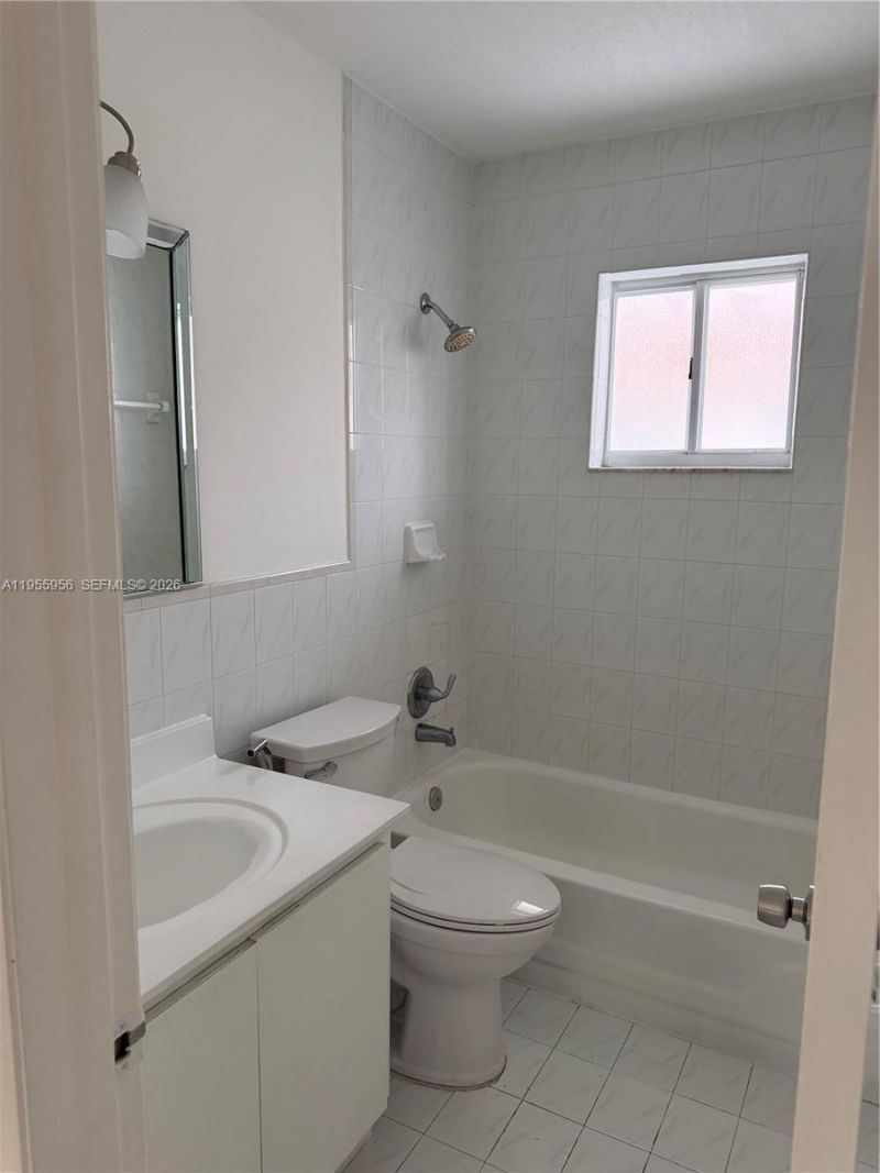 10101 W Okeechobee Rd, Unit 17202, Hialeah Gardens, FL 33016 Photo