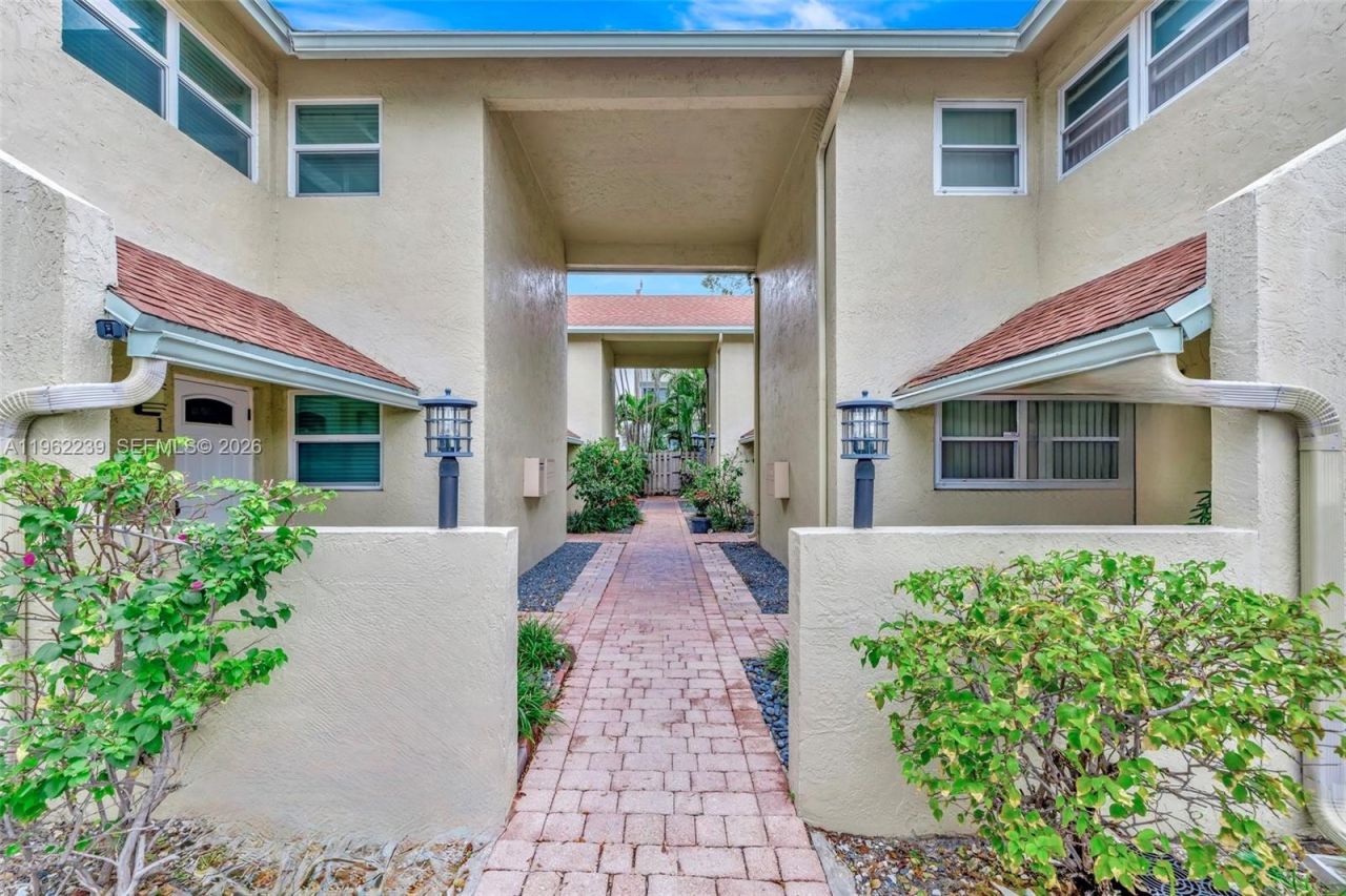 499 SE 13th St , Unit 7E, Fort Lauderdale, FL 33316 Photo