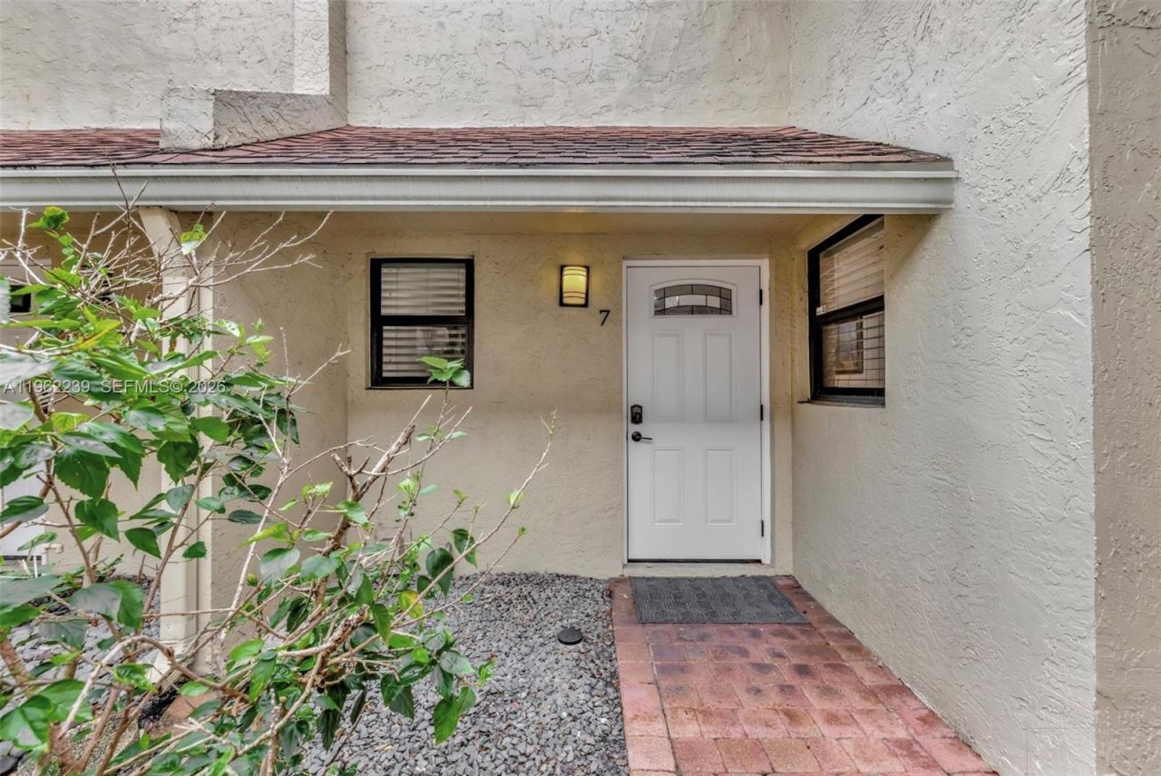 499 SE 13th St , Unit 7E, Fort Lauderdale, FL 33316 Photo