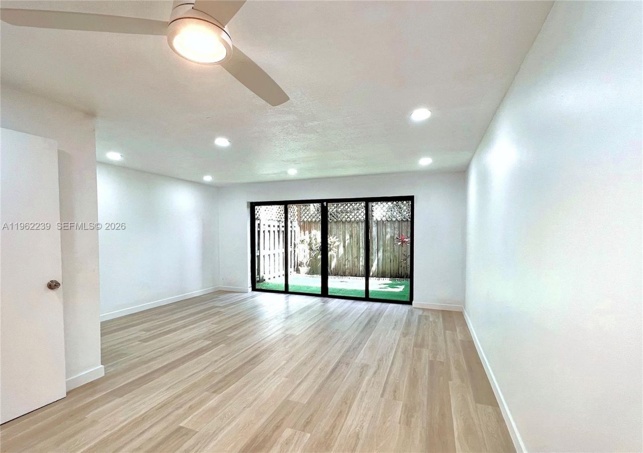 499 SE 13th St , Unit 7E, Fort Lauderdale, FL 33316 Photo