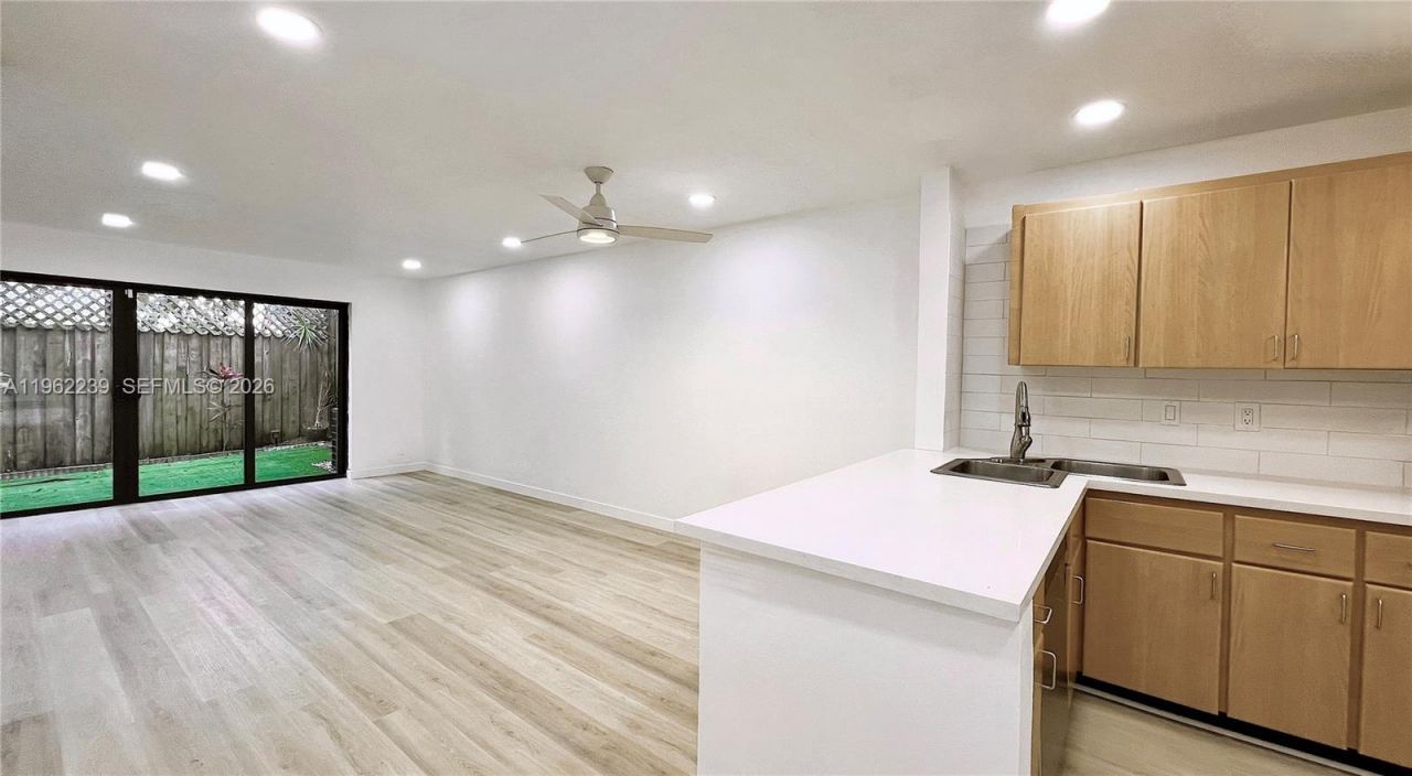 499 SE 13th St , Unit 7E, Fort Lauderdale, FL 33316 Photo