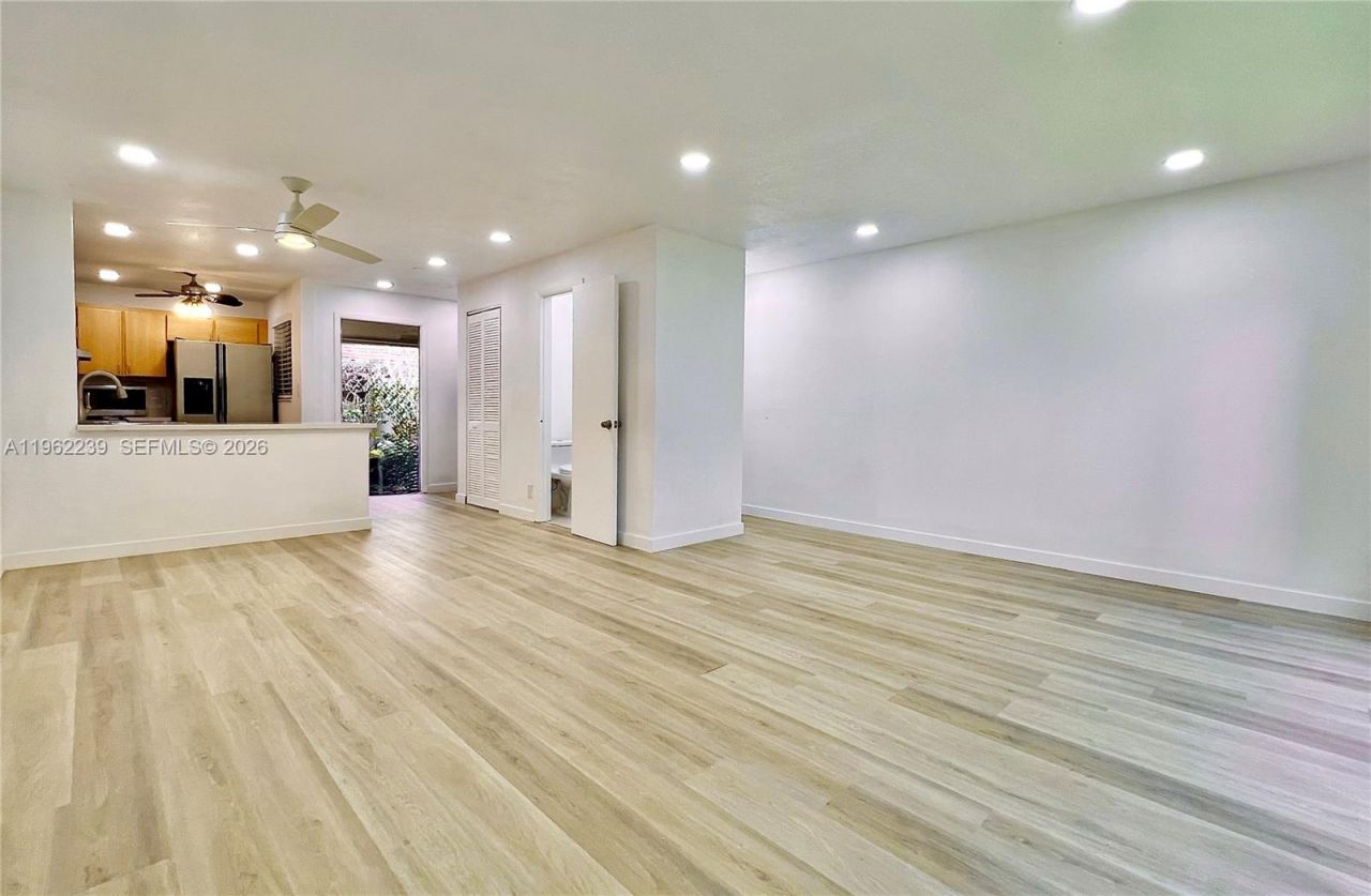 499 SE 13th St , Unit 7E, Fort Lauderdale, FL 33316 Photo