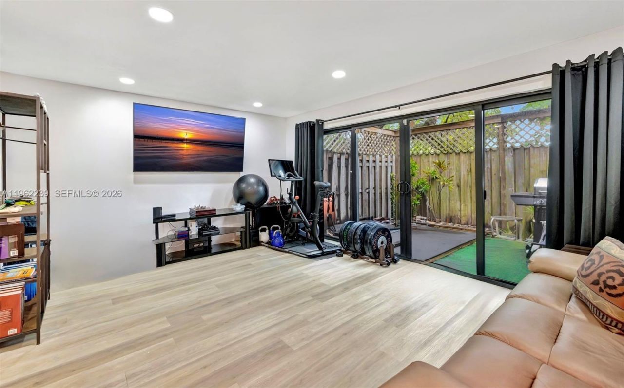 499 SE 13th St , Unit 7E, Fort Lauderdale, FL 33316 Photo