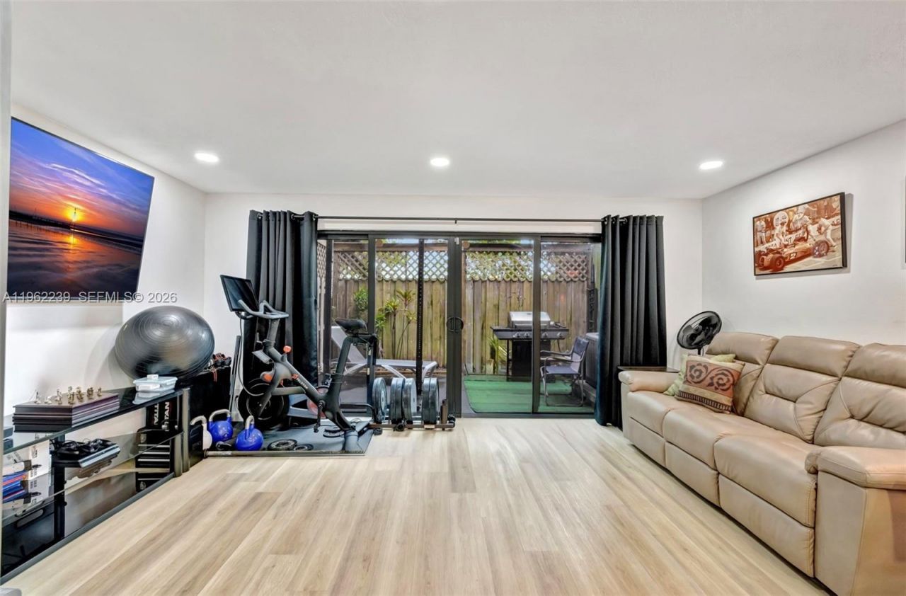 499 SE 13th St , Unit 7E, Fort Lauderdale, FL 33316 Photo