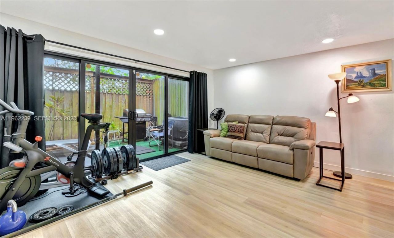 499 SE 13th St , Unit 7E, Fort Lauderdale, FL 33316 Photo