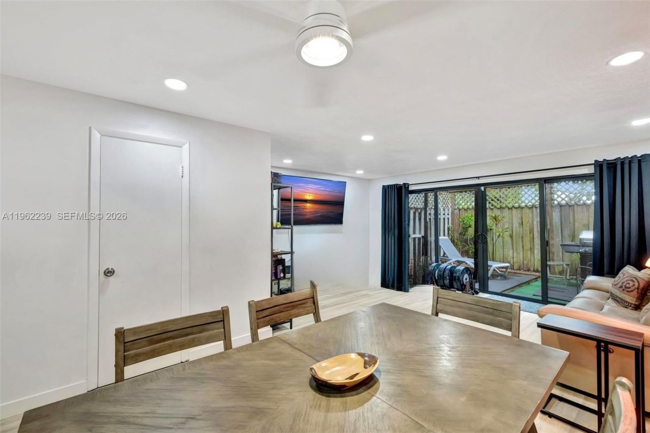 499 SE 13th St , Unit 7E, Fort Lauderdale, FL 33316 Photo