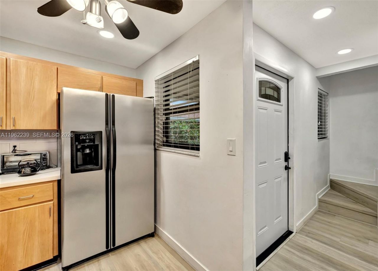 499 SE 13th St , Unit 7E, Fort Lauderdale, FL 33316 Photo