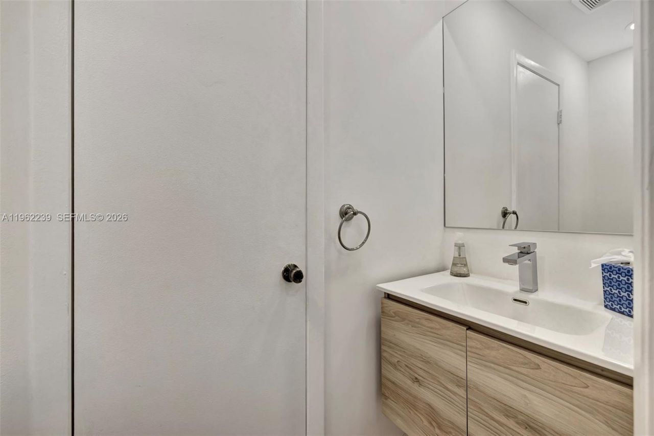 499 SE 13th St , Unit 7E, Fort Lauderdale, FL 33316 Photo