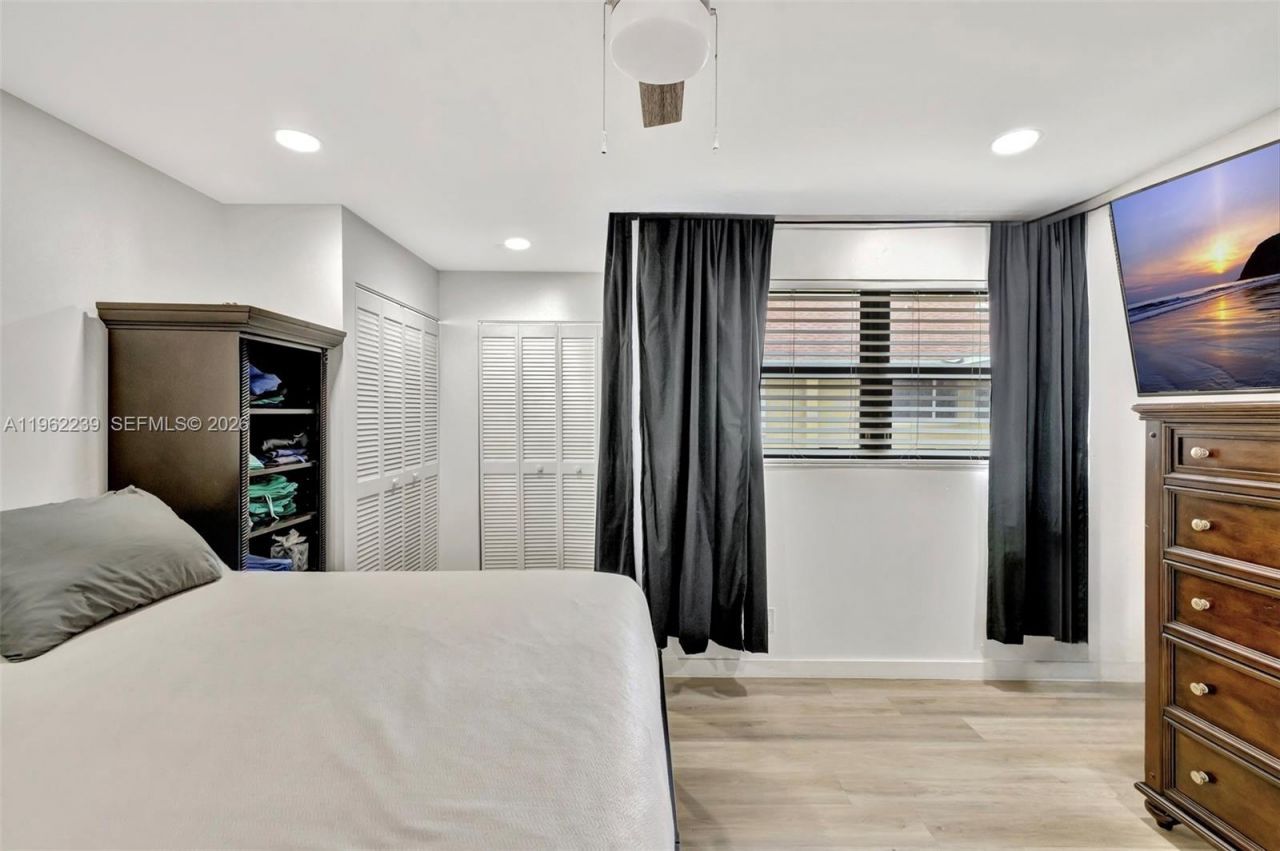 499 SE 13th St , Unit 7E, Fort Lauderdale, FL 33316 Photo