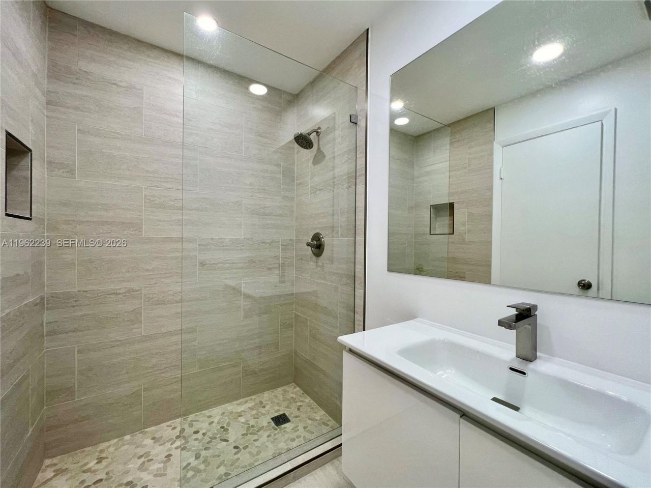 499 SE 13th St , Unit 7E, Fort Lauderdale, FL 33316 Photo