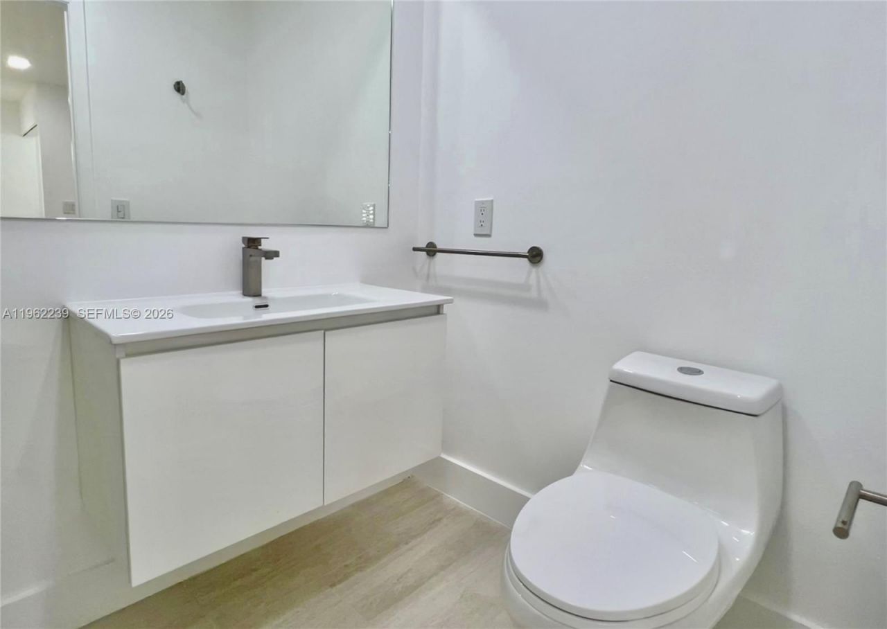 499 SE 13th St , Unit 7E, Fort Lauderdale, FL 33316 Photo